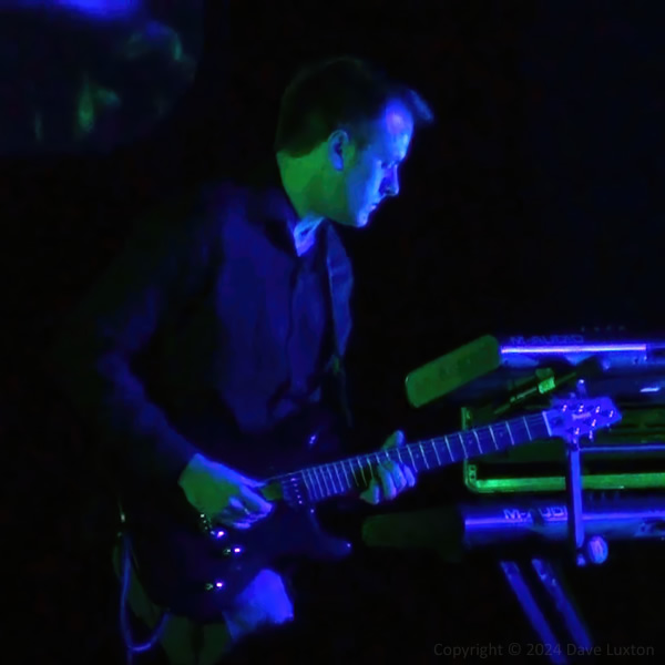 Dave Luxton performing live